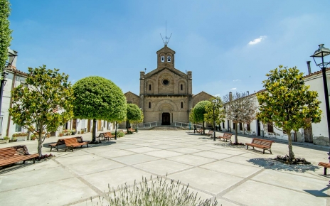 A menos de 5 minutos del pueblo y restaurantes 